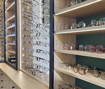 Dobry Optyk i Optometrysta w Radomsku – Salon Optyczny "Lepiej Widzę" Duży wybór okularów.